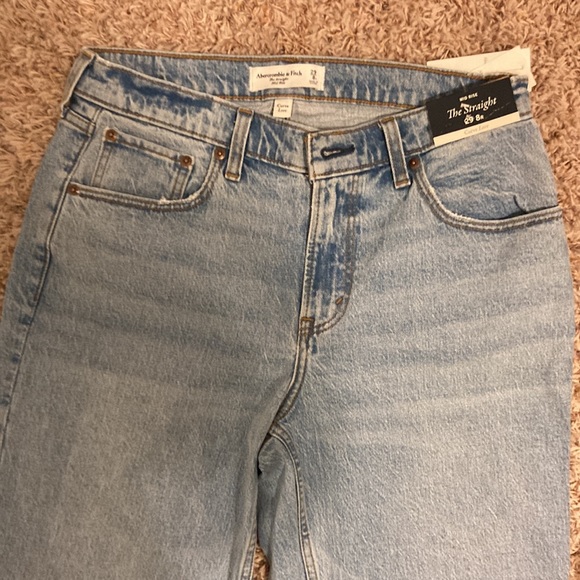 Abercrombie and Fitch NWT Mid Rise 90s Straight Jean curve love sz 29 - Picture 2 of 7